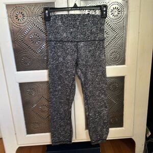 Lululemon size 4 black and white capri leggings